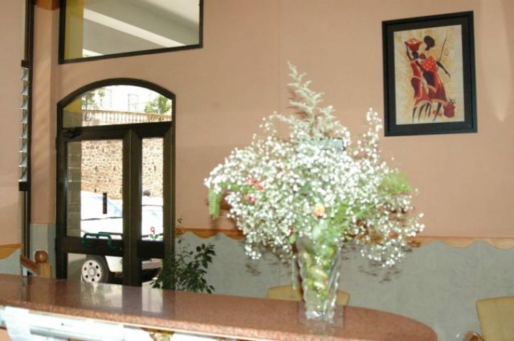 Crystal Hotel Asmara Luaran gambar